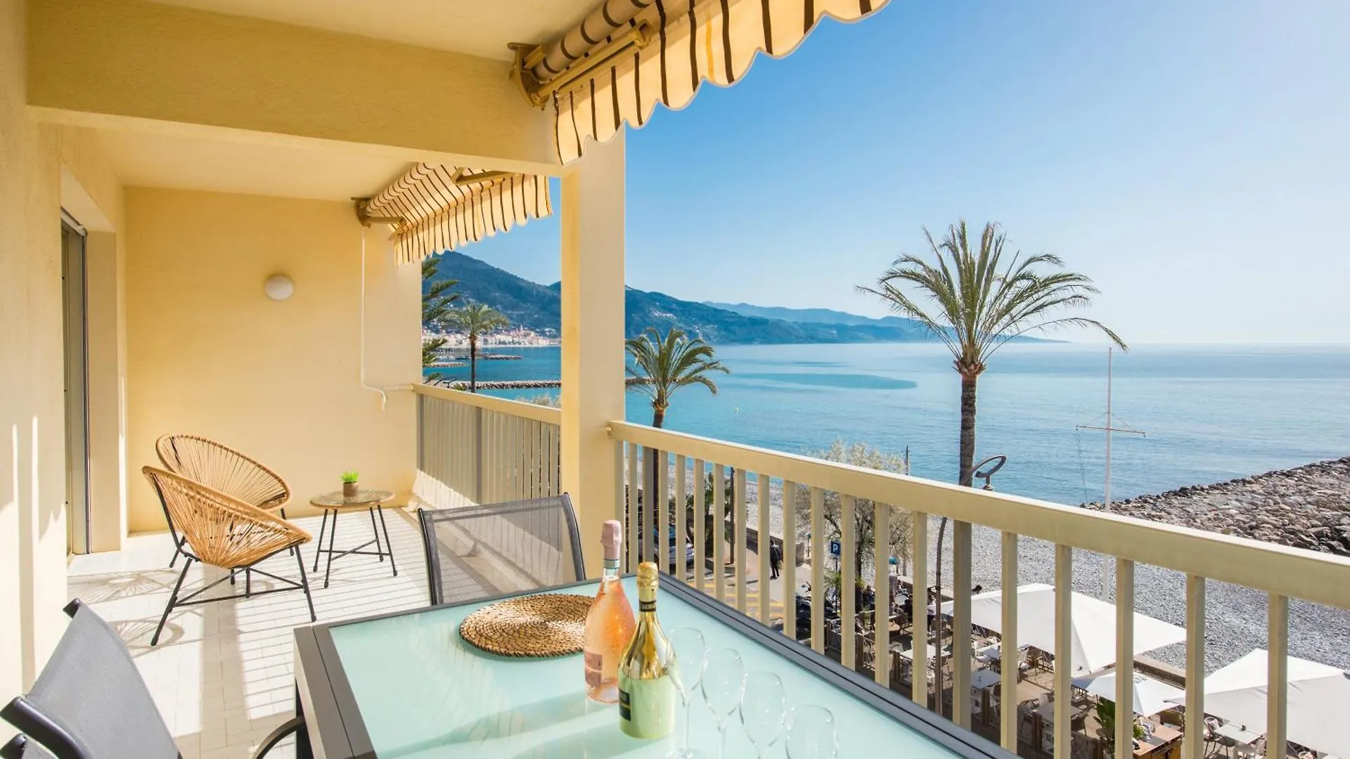 Roquebrune Plage - Terrace Splendid Sea View - BW 0*, Roquebrune-Cap-Martin Frankrike